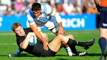 New Zealand's Jordie Barrett (Bottom) is tackled by Argentina's Pablo Matera (Top) during the Rugby Championship 2023 first round match between Argentina's Los Pumas and New Zealand's All Blacks at the Malvinas Argentinas stadium in Mendoza, Argentina, on July 8, 2023. (Photo by Andres Larrovere / AFP)