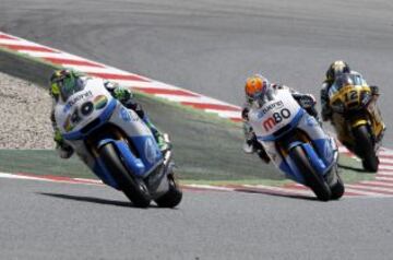Pol Espargaró seguido de Esteve Rabat y Thomas Luthi.