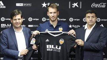 Neto, presentado con el Valencia: "¿Competencia? Tenía a Buffon..."