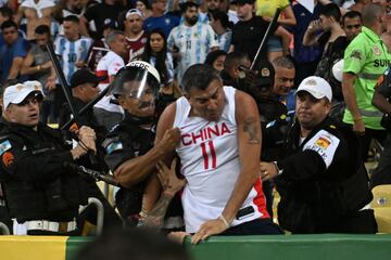 Las lamentables imágenes de la pelea en las gradas de Maracaná