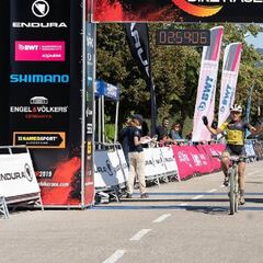 Valero triunfa en la etapa reina y Galicia afianza el liderato