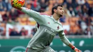 Donnarumma jugó con 16 años en el Milán y ha arrebatado el sitio a Diego López.