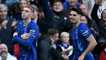 Chelsea's English midfielder #20 Cole Palmer (L) celebrates scoring the team's second goal during the English Premier League football match between Chelsea and Newcastle United at Stamford Bridge in London on October 27, 2024. (Photo by JUSTIN TALLIS / AFP) / RESTRICTED TO EDITORIAL USE. No use with unauthorized audio, video, data, fixture lists, club/league logos or 'live' services. Online in-match use limited to 120 images. An additional 40 images may be used in extra time. No video emulation. Social media in-match use limited to 120 images. An additional 40 images may be used in extra time. No use in betting publications, games or single club/league/player publications. /