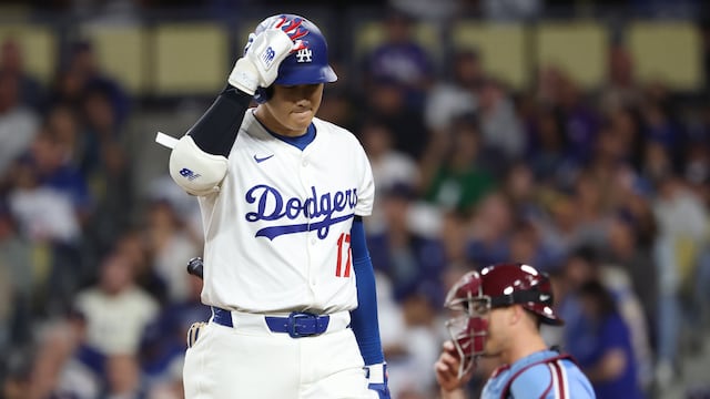 LOS ANGELES (United States), 09/10/2025.- Los Angeles Dodgers Shohei Ohtani reacts to striking out during the fifth inning of game 3 of the Major League Baseball (MLB) National League Division Series between the Los Angeles Dodgers and the Philadelphia Phillies in Los Angeles, California, USA, 08 October 2025. (Filadelfia) EFE/EPA/ALLISON DINNER
