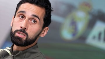 MADRID, 16/01/2026.- El técnico del Real Madrid, Álvaro Arbeloa, durante la rueda de prensa posterior al entrenamiento del equipo de este viernes en la Ciudad Deportiva de Valdebebas para preparar el partido de LaLiga contra el Levante, que juega mañana, sábado, en el estadio Bernabéu. EFE/Sergio Pérez