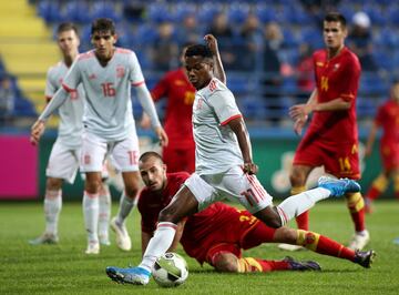 Ansu Fati salió al campo en el minuto 79 contra Montenegro, sustituyendo a Cucurella, y ese estreno le permite convertirse en el segundo futbolista más joven en la historia en debutar con España Sub-21.