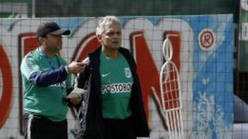 Reinaldo Rueda junto a su preparador f&iacute;sico Carlos velasco