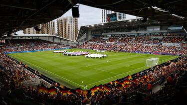 Gran entrada para ver el Alemania-España de la Euro femenina.