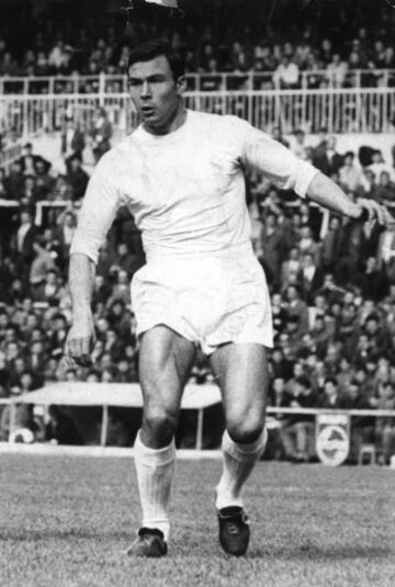 Fue jugador del Real Madrid desde 1964 a 1972. Su posicin de defensa le condicion para no marcar ningn gol.