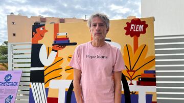 Juan Tallón posa para AS en el FLEM. “Se venden más libros pero cada vez se puede estar menos tiempo leyendo”