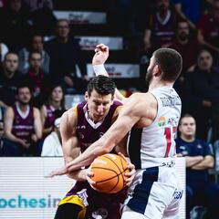 El Baskonia resuelve el partido ante el Hiopos en el último minuto