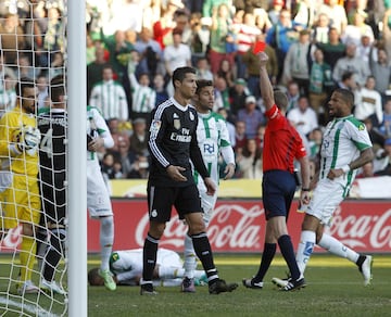 Cristiano fue expulsado por roja directa durante el partido de Liga frente al Córdoba por una agresión a Edimar y por un empujón a Crespo. Recibió dos partidos de sanción por retirarse tocándose el escudo de Campeones del Mundo, acción que se consideró de