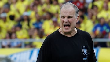 Marcelo Bielsa en el partido ante Colombia