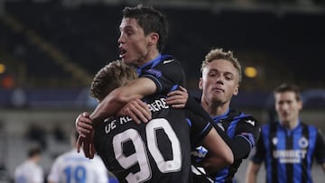 Bruges (Belgium), 02/12/2020.- Brugge&#039;s Charles De Ketelaere (front) celebrates with teammates after scoring the 1-0 lead during the UEFA Champions League group F soccer match between Club Brugge and Zenit St. Petersburg in Bruges, Belgium, 02 Decemb