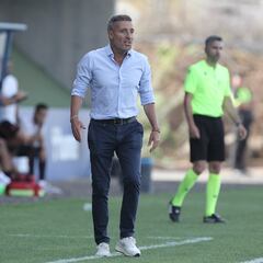 A Óscar Cano le cuestan los estrenos