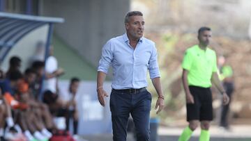 A Óscar Cano le cuestan los estrenos