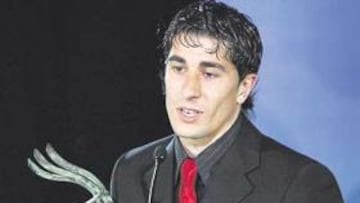 <b>EL MEJOR DE ARAGÓN. </b>Cani posa con el trofeo al Mejor Deportista Aragonés de 2005.