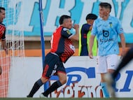 Futbol, Deportes Limache vs O’Higgins.
Fecha 3, Liga de Primera 2026.
El jugador de Deportes Limache Daniel Castro, izquierda, celebra tras marcar un gol contra O’Higgins durante el partido de primera division disputado en el estadio Lucio Farina de Quillota, Chile.
14/02/2026
Andres Pina/Photosport
Football, Deportes Limache vs O’Higgins.
3rd turn, 2026 First Division League.
Deportes Limache’s player Daniel Castro, left, celebrates after scoring against O’Higgins during a first division match at the Lucio Farina in Quillota, Chile.
14/02/2026
Andres Pina/Photosport