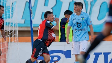 Futbol, Deportes Limache vs O’Higgins.
Fecha 3, Liga de Primera 2026.
El jugador de Deportes Limache Daniel Castro, izquierda, celebra tras marcar un gol contra O’Higgins durante el partido de primera division disputado en el estadio Lucio Farina de Quillota, Chile.
14/02/2026
Andres Pina/Photosport
Football, Deportes Limache vs O’Higgins.
3rd turn, 2026 First Division League.
Deportes Limache’s player Daniel Castro, left, celebrates after scoring against O’Higgins during a first division match at the Lucio Farina in Quillota, Chile.
14/02/2026
Andres Pina/Photosport