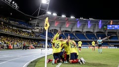 Jugadores de la Selección Colombia Sub 20 celebrando un gol ante Perú en el Pascual Guerrero.