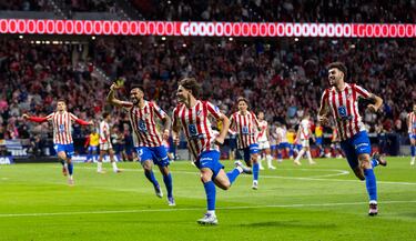 3-2. Julián Álvarez celebra su el tanto de la victoria y el tercer de su cuenta particular.