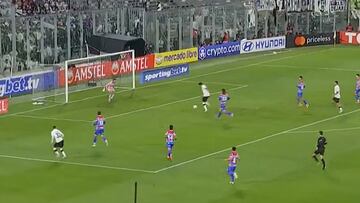 Salomón Rodríguez estaba solo frente al arco y esto hizo: Colo Colo aún no lo puede creer