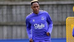 Yerry Mina en un entrenamiento de Everton.