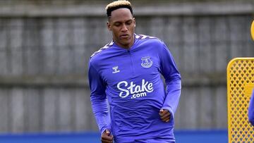 Yerry Mina en un entrenamiento de Everton.