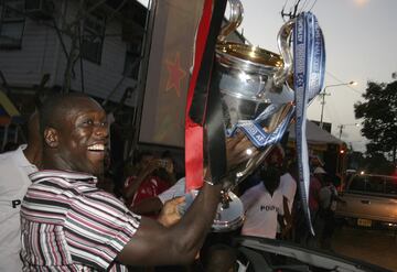 Clarence Seedorf se ha proclamado campen de la Champions League con tres equipos diferentes, Ajax (94/95), Real Madrid (97/98) y AC Miln ( 02/03 y 06/07).