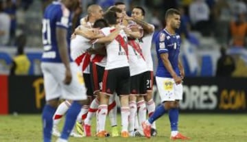 Un River distinto al del partido de ida se plantó en el Mineirao y con goles de Jonathan Maidana, Carlos Sánchez y Teófilo Gutiérrez consiguieron el pase a la siguiente ronda.