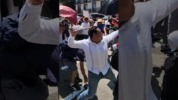 Vídeo: Agreden a AMLO, le lanzan botella de agua en Veracruz