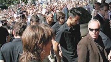 <b>GRAN RECIBIMIENTO. </b>Más de 500 personas esperaban al Madrid en su hotel en la llegada a Budapest.