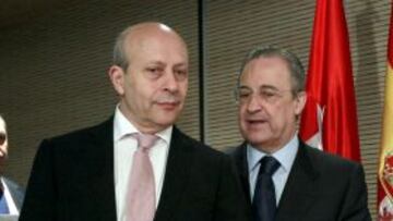 El ministro de Educación, Cultura y Deporte ha mantenido una charla telefónica con Del Bosque para hacerle llegar su apoyo.