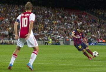 Champions League. Grupo H. Barcelona - Ajax. 1-0. Messi anota el primer tanto de falta directa.