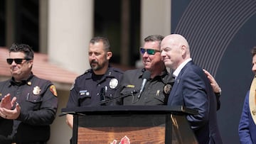 FIFA recompensa a bomberos en LA con entradas al Mundial de Clubes