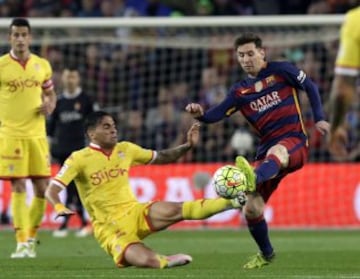 Lionel Messi and Omar Mascarell tussle it out for the ball