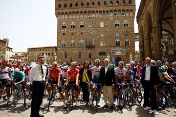 El Príncipe Alberto de Mónaco y el director del Tour Christian Prudhomme en la salida de la primera etapa.