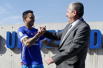 Universidad de Chile presentó a Mauricio Pinilla como nuevo refuerzo para el torneo de transición 2017. El delantero vuelve al club donde se formó y del cual es hincha.