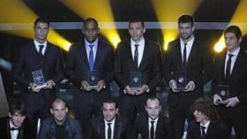 <b>DE GALA. </b>El mejor equipo de 2010 se retrató, después de ser elegidos los mejores del año pasado.