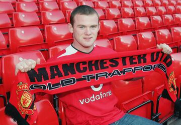 El mismo d¨ªa que Ibrahimovic se fue a la Juventus, Wayne Rooney lleg¨® al Manchester United procedente del Everton. El United pag¨® 25,6 millones de euros por ¨¦l y se convirti¨® en el traspaso m¨¢s caro de la temporada. Solo ten¨ªa 18 a?os.