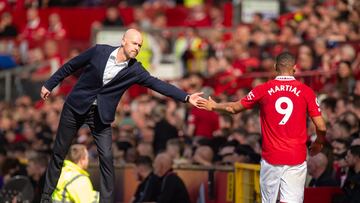 Manchester (United Kingdom), 13/05/2023.- Manchester United manager Erik ten Hag reacts with Manchester United's Anthony Martial during the English Premier League soccer match between Manchester United and Wolverhampton Wanderers at Old Trafford in Manchester, Britain, 13 May 2023. (Reino Unido) EFE/EPA/Peter Powell EDITORIAL USE ONLY. No use with unauthorized audio, video, data, fixture lists, club/league logos or 'live' services. Online in-match use limited to 120 images, no video emulation. No use in betting, games or single club/league/player publications