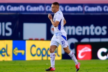 Jonathan Rodríguez celebra un gol ante Atlético de San Luis.