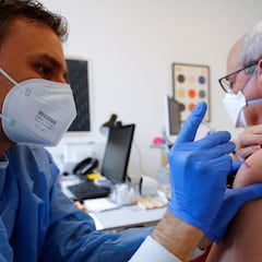 AstraZeneca, Moderna y Pfizer: dime qué vacuna te pones y te digo qué reacciones tendrás