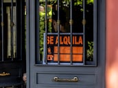 Un cartel que anuncia que se alquila una vivienda, a 16 de septiembre de 2025, en Madrid (España). El precio del alquiler subió un 8% en agosto en Madrid con respecto al mismo mes del año anterior y se sitúa en 21,64 euros por metro cuadrado, según los datos del Índice Inmobiliario del portal Fotocasa.
16 SEPTIEMBRE 2025;PIXELADA
Ricardo Rubio / Europa Press
16/09/2025