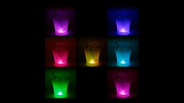 Llena de color tus cenas navideñas con esta cubitera con luz LED