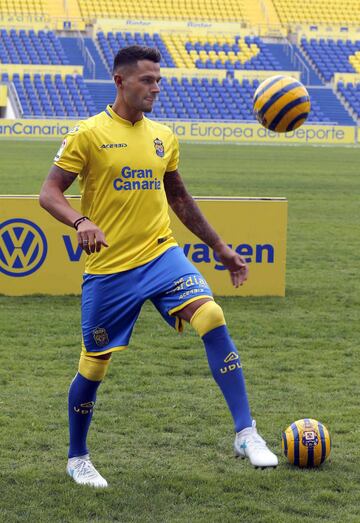 La presentación de Vitolo con Las Palmas, en imágenes