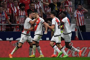 1-1. Radamel Falcao celebra el primer gol.