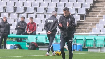 Ania aplaude durante un entrenamiento