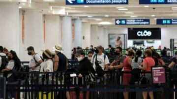 La historia de ‘Richard’ el hombre que lleva un año viviendo el Aeropuerto de Cancún