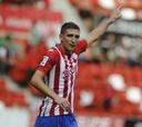 El Sporting se acuesta líder gracias al triplete de Scepovic